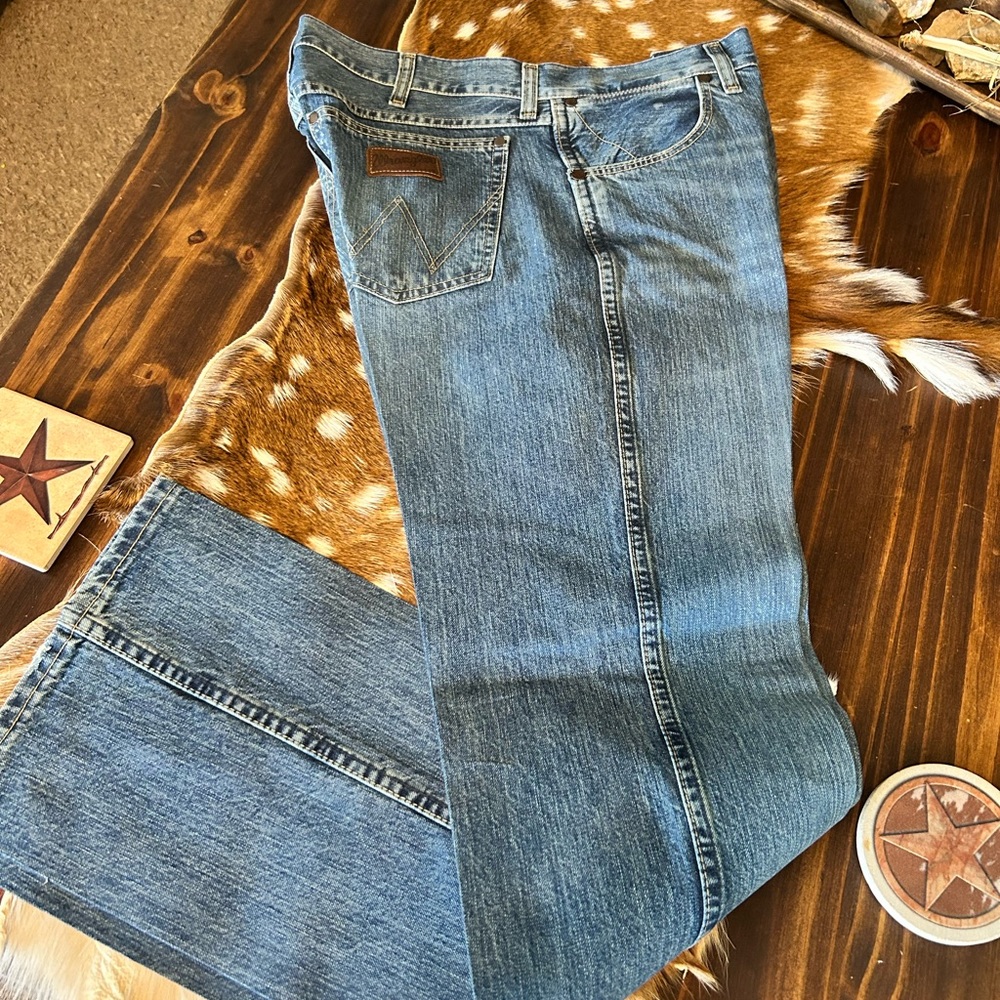 Men’s Wrangler blue jeans